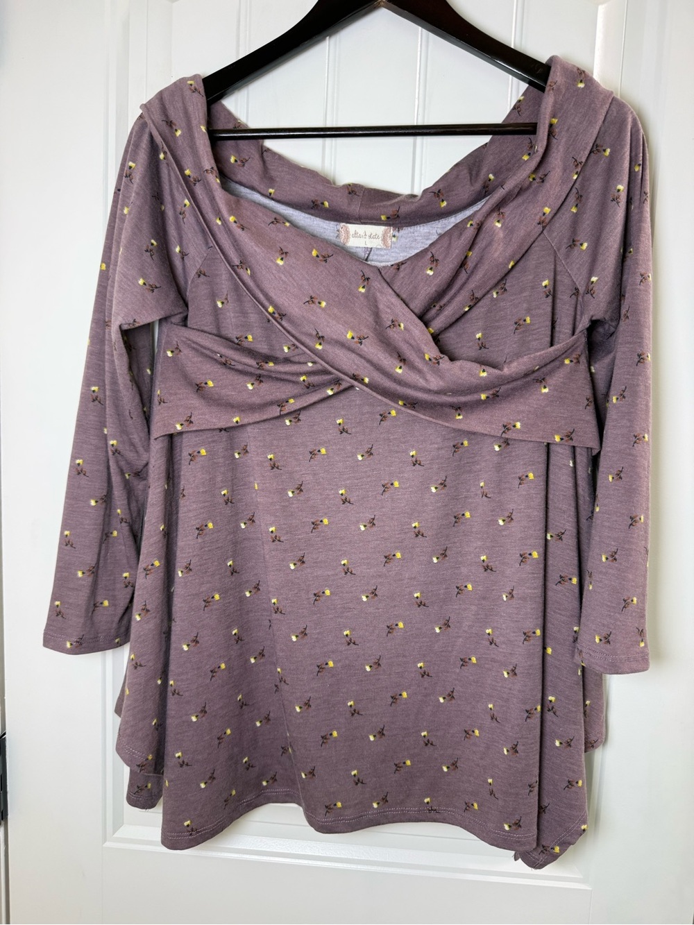 Altar'd‎ State Mauve Floral Twist-Front Top